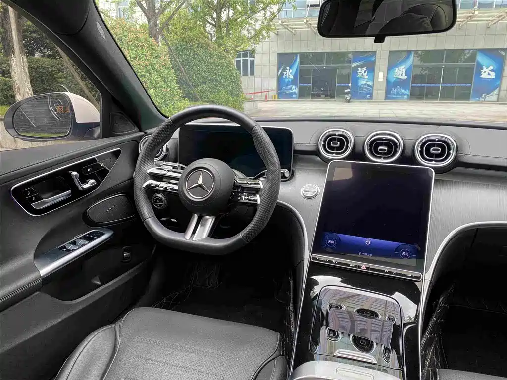 Mercedes-Benz C-Class 2023 — фото 9