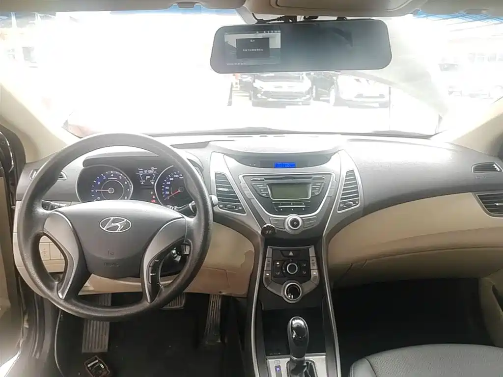 Hyundai Elantra Langdong 2016 — фото 10