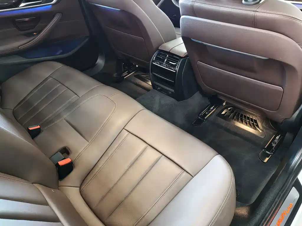 BMW 5 Series 2019 — фото 17