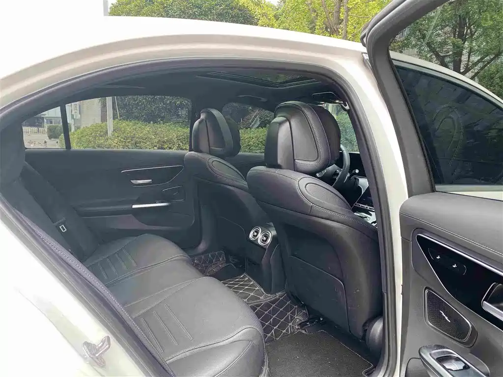Mercedes-Benz C-Class 2023 — фото 12