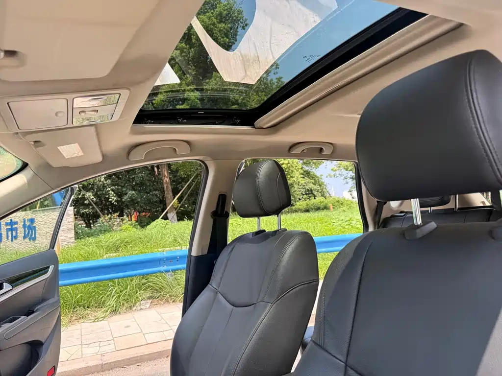 Dongfeng Fengshen AX7 2015 — фото 20