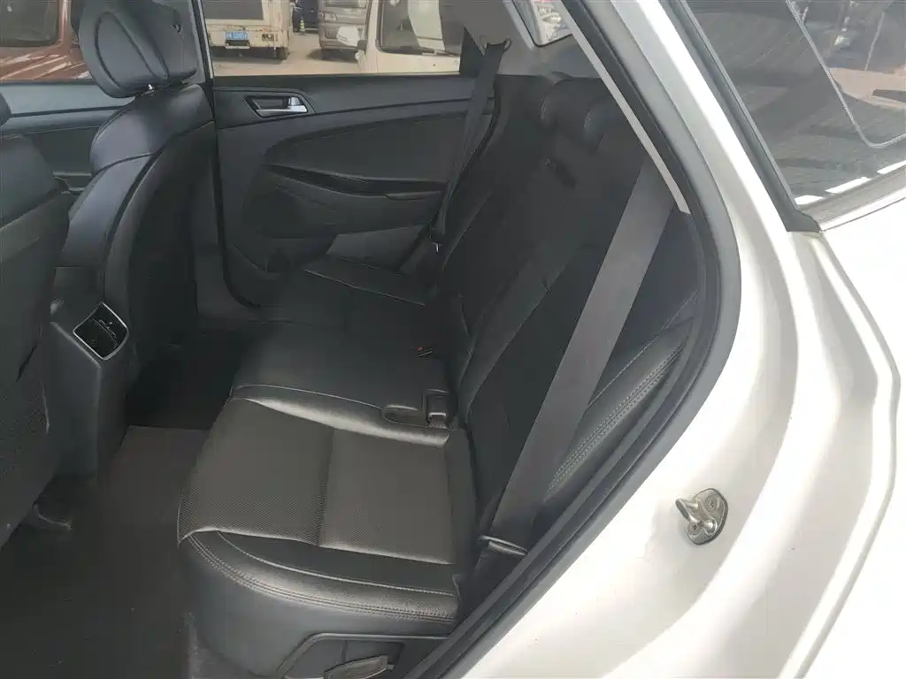 Hyundai Tucson 2017 — фото 13