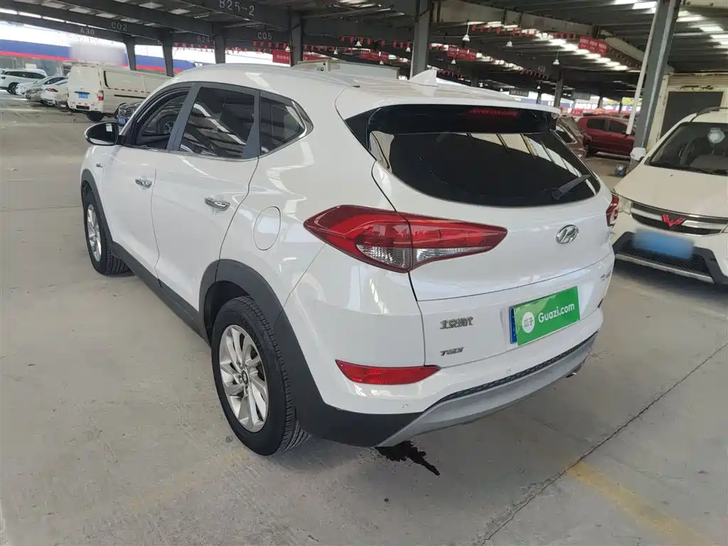 Hyundai Tucson 2017 — фото 23