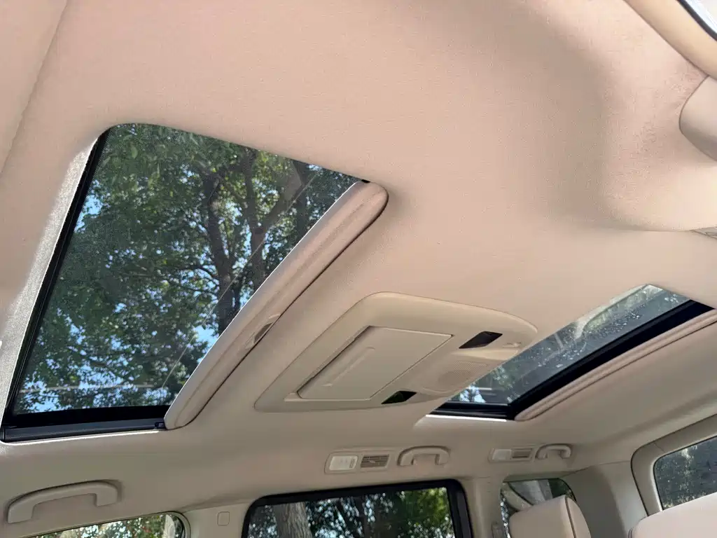Nissan Quest 2018 — фото 14
