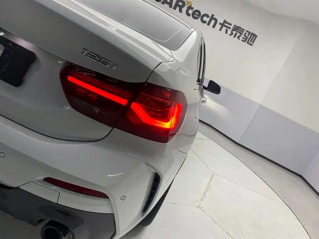 BMW 1 Series 2023 — фото 10