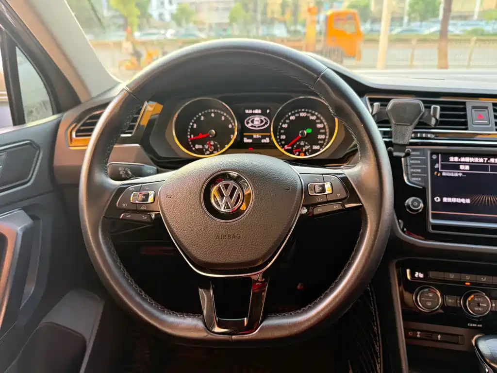 Volkswagen Tiguan L 2018 — фото 9
