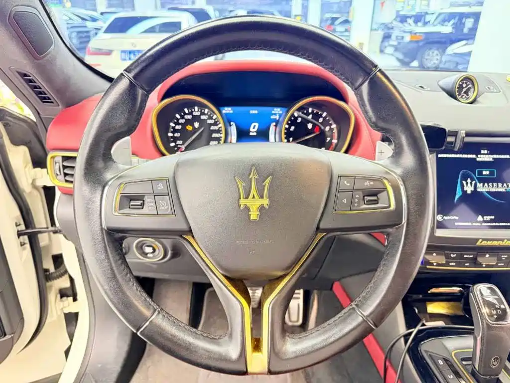 Maserati Levante 2018 — фото 10