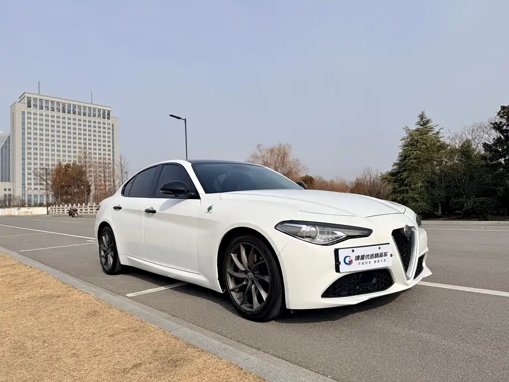 Alfa Romeo Giulia 2018 — фото 3