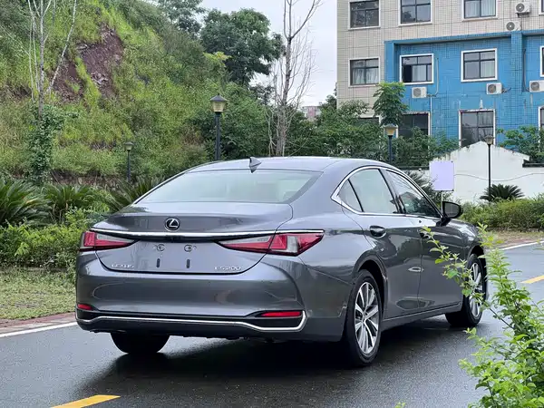 Lexus ES 2018