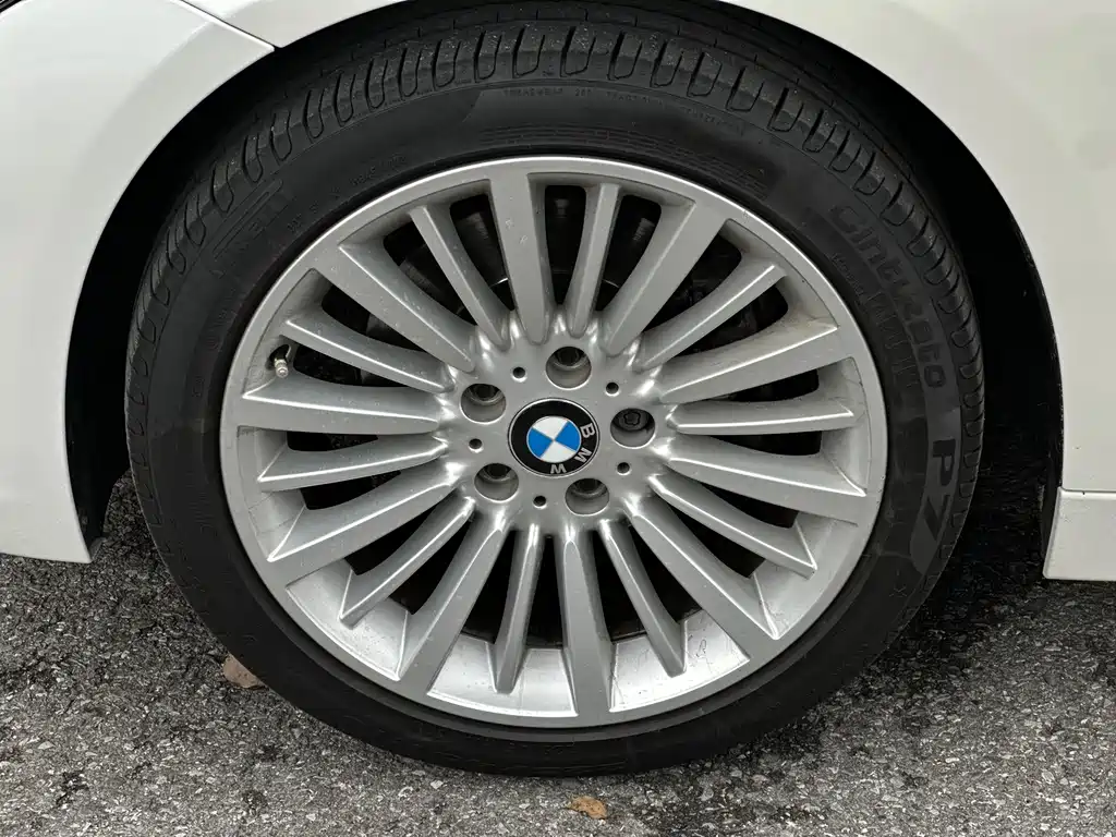 BMW 3 Series 2018 — фото 29