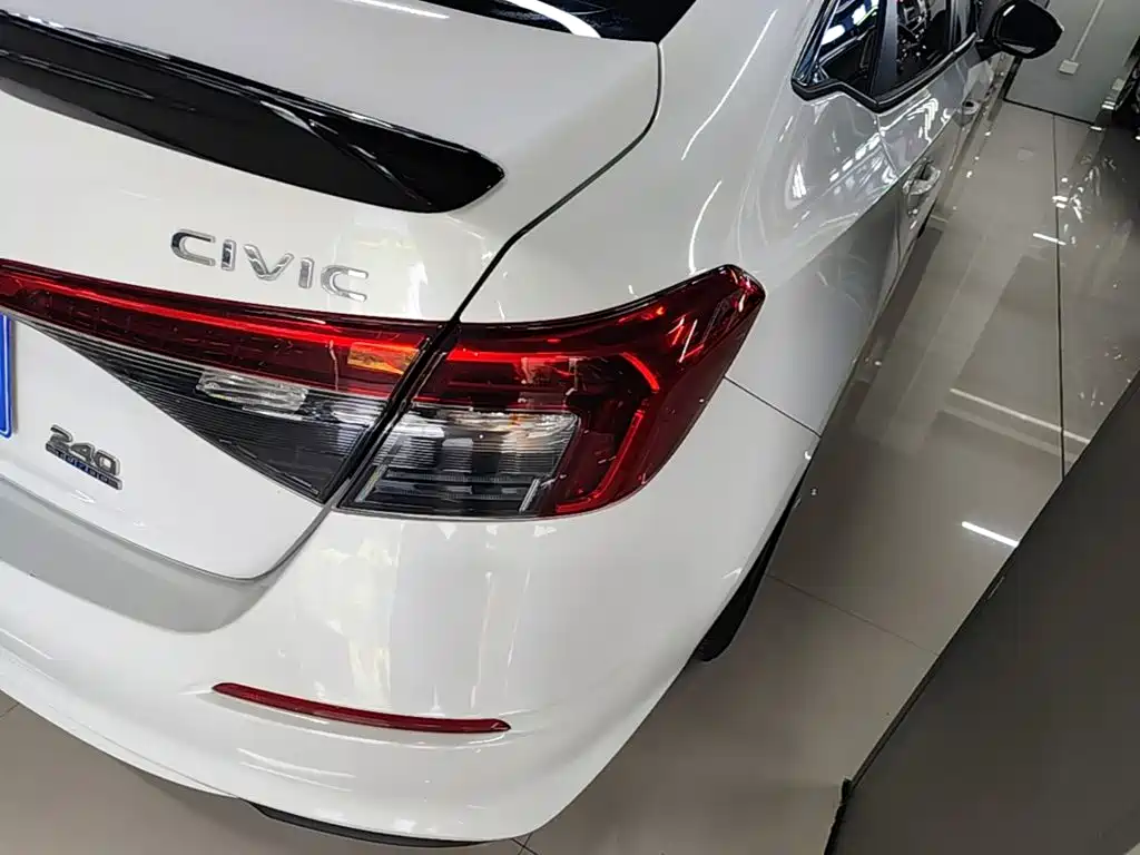 Honda Civic 2023 — фото 8
