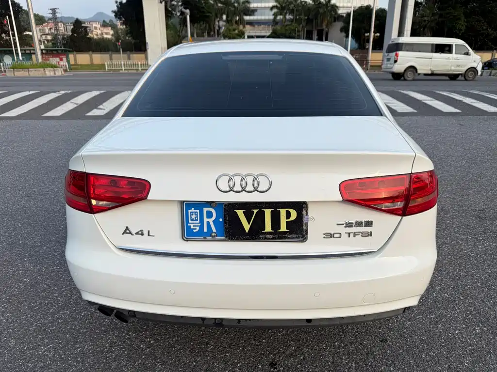 Audi A4L 2013 — фото 6