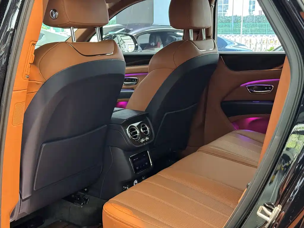 Bentley Bentayga Plug-In Hybrid 2021 — фото 14
