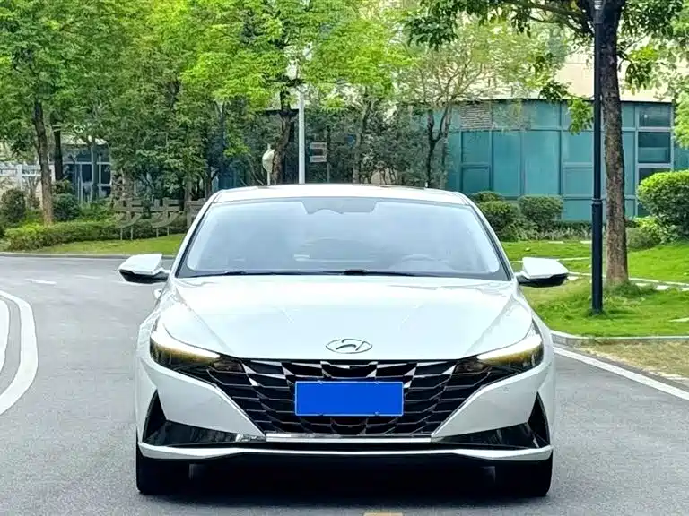 Hyundai Elantra 2021 — фото 2