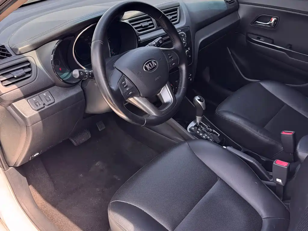 Kia K2 2015 — фото 10