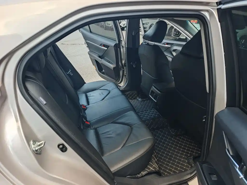 Toyota Camry 2021 — фото 10
