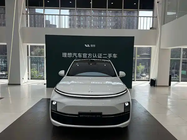 Li Auto L8 2025
