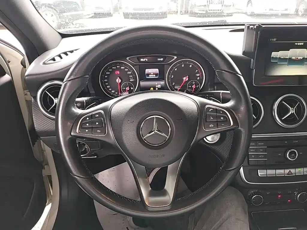 Mercedes-Benz A-Class 2017 — фото 11