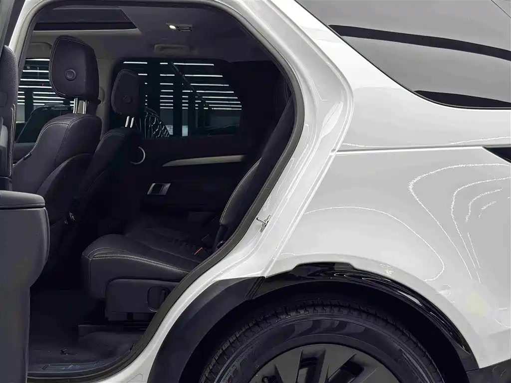 Land Rover Discovery 2023 — фото 7