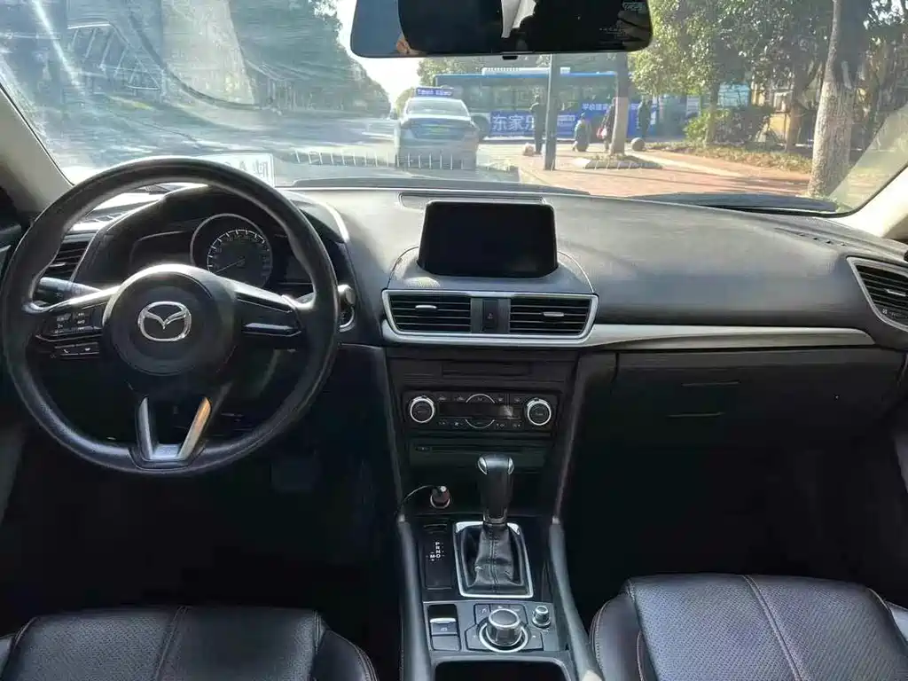Mazda 3 Axela 2017 — фото 6