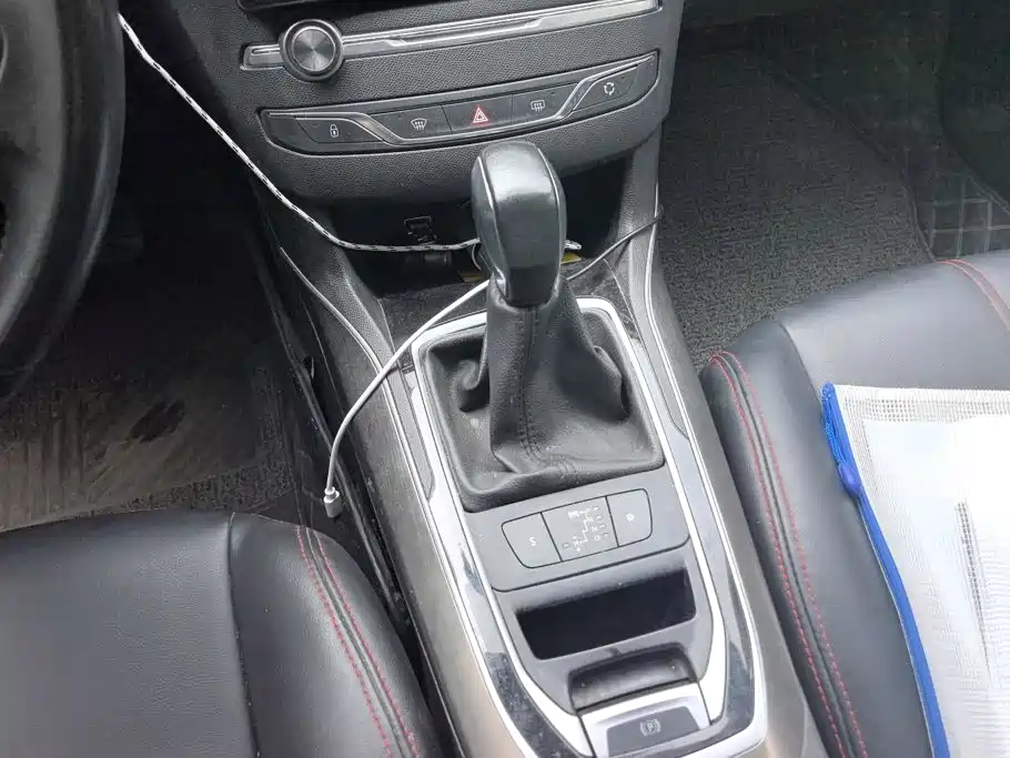 Peugeot 408 2015 — фото 16