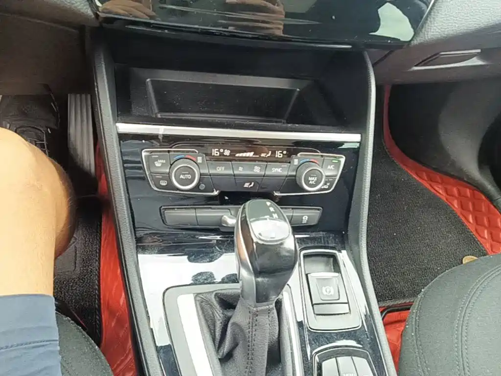 BMW 2 Series Wagon 2017 — фото 14