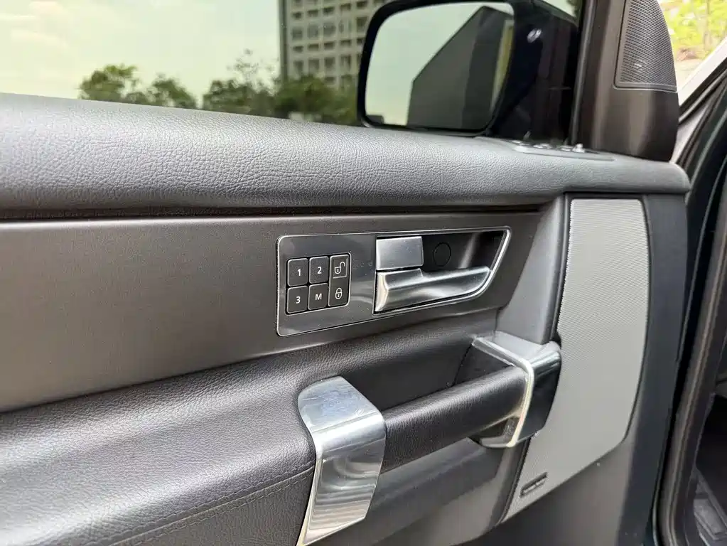 Land Rover Discovery 2013 — фото 14