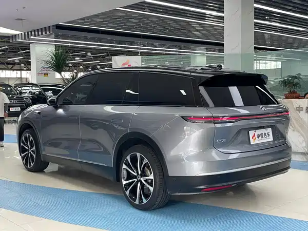 NIO ES8 2025