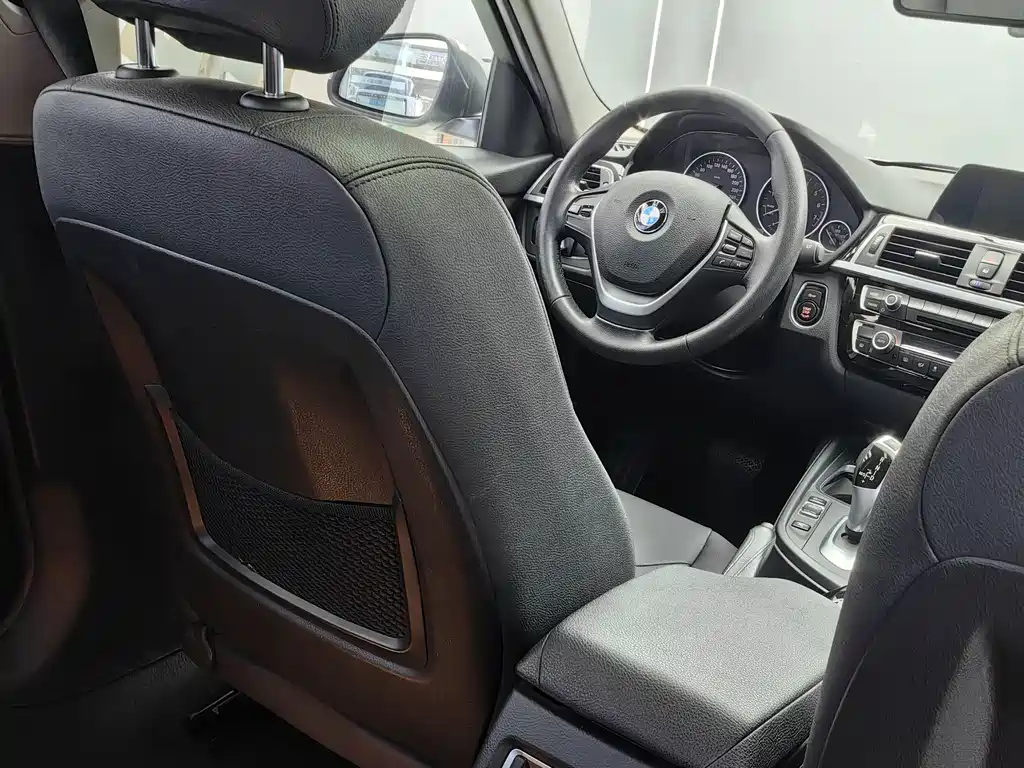 BMW 3 Series 2016 — фото 12