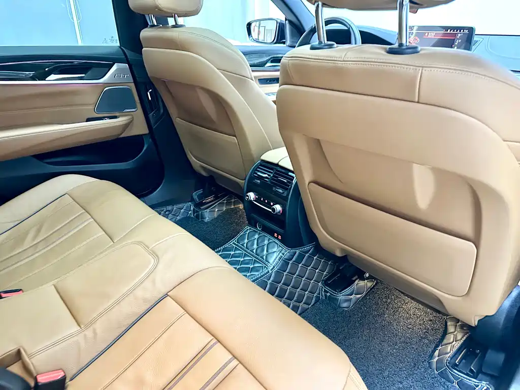 BMW 6 Series GT 2022 — фото 12