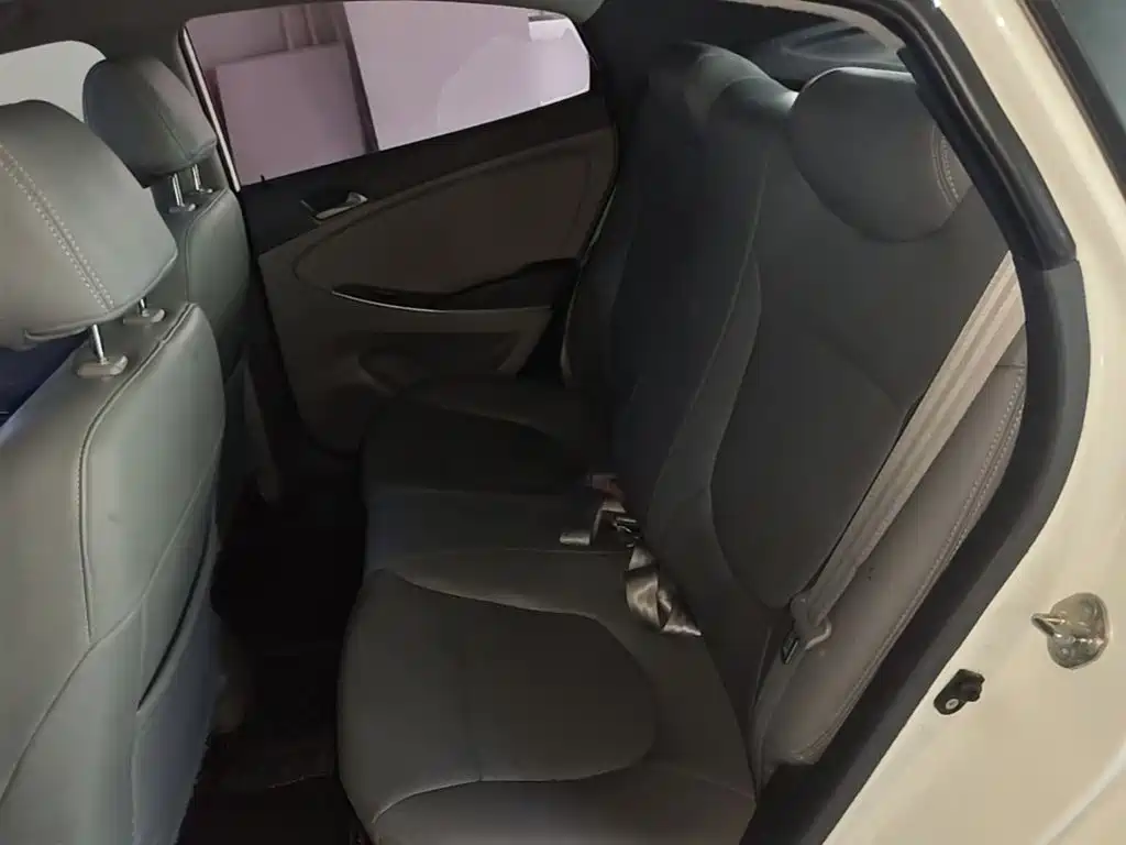 Hyundai Accent 2015 — фото 17