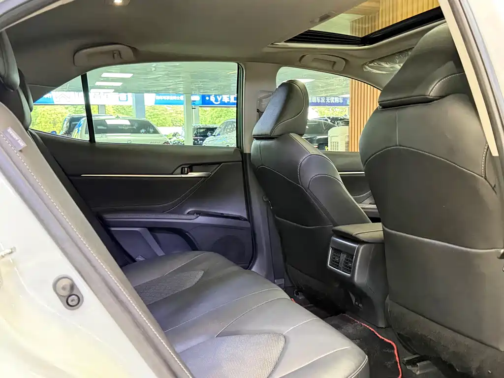 Toyota Camry 2024 — фото 10