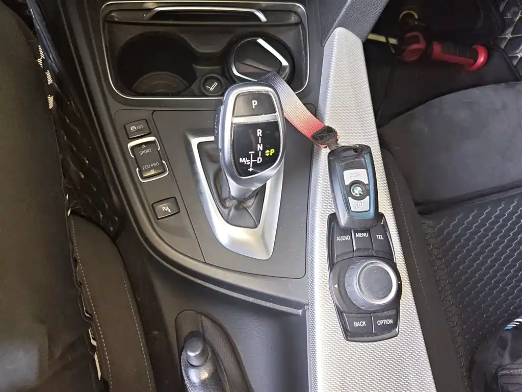 BMW 3 Series 2017 — фото 10
