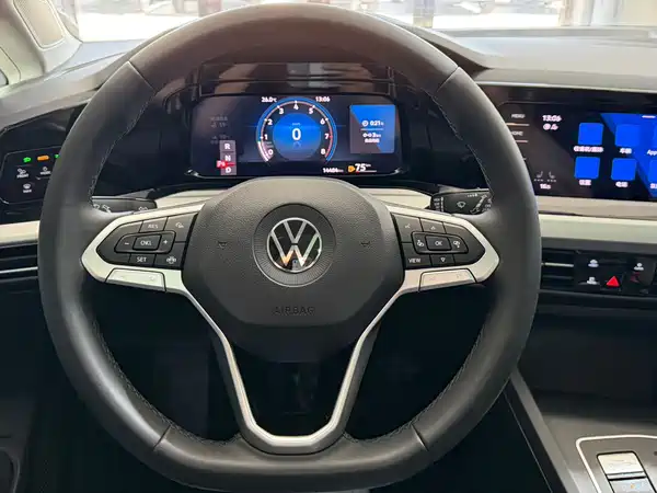 Volkswagen Golf 2023