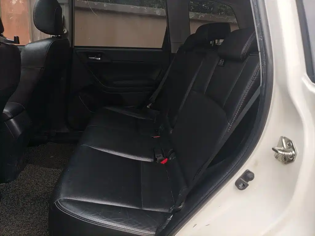 Subaru Forester 2015 — фото 18