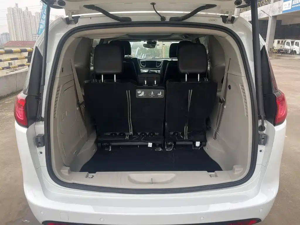 Chrysler Grand Voyager PHEV 2025 — фото 14