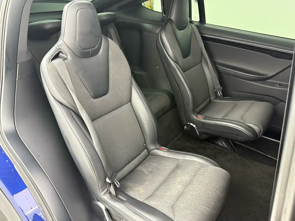 Tesla Model X 2018 — фото 13