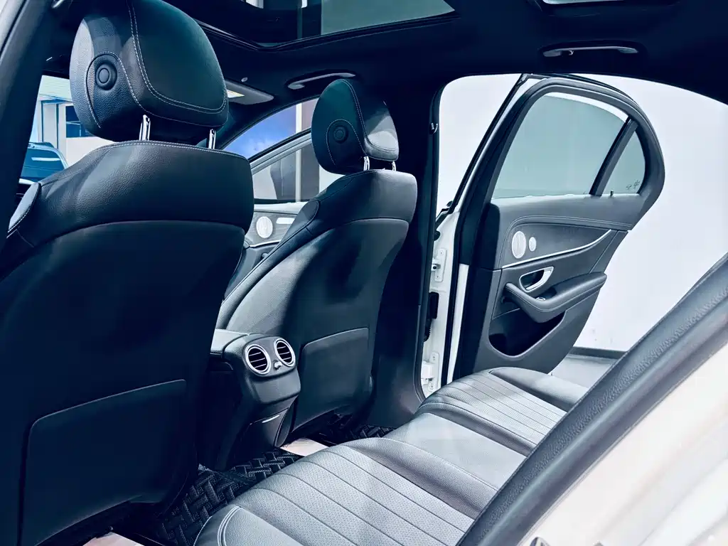 Mercedes-Benz E-Class 2022 — фото 12