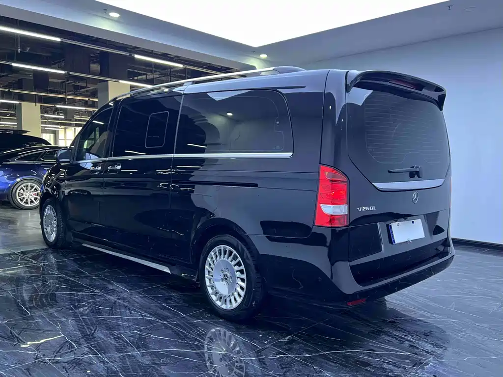 Mercedes-Benz V-Class 2020 — фото 17