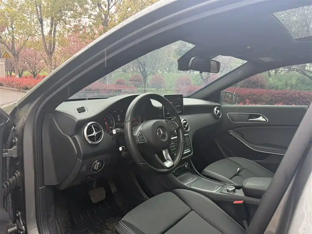 Mercedes-Benz A-Class 2018 — фото 25