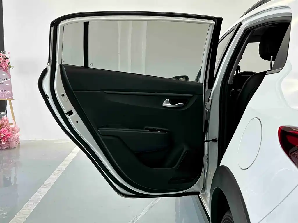 Kia KX Cross 2019 — фото 12