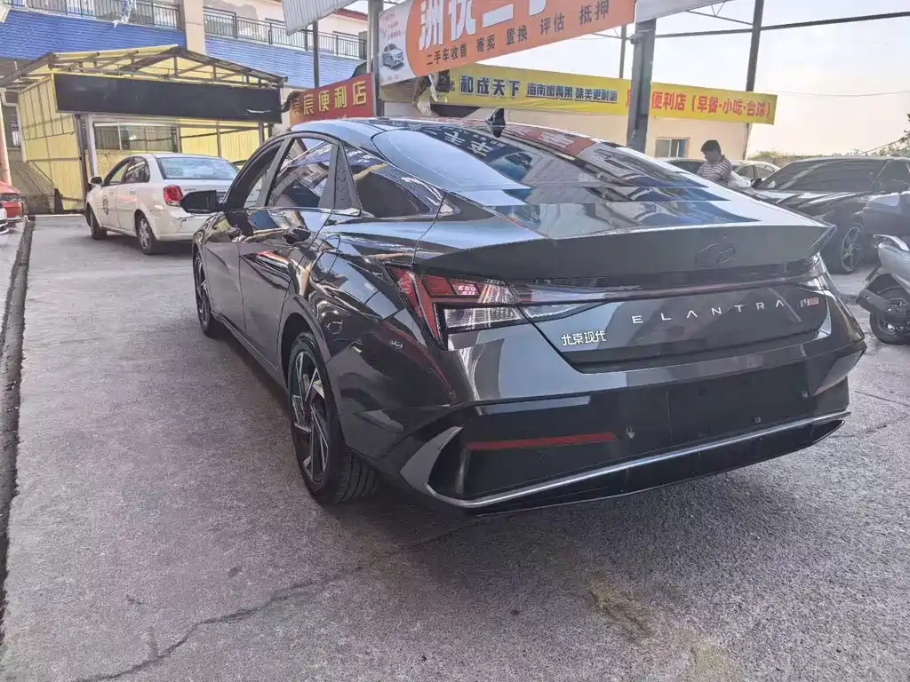 Hyundai Elantra 2024
