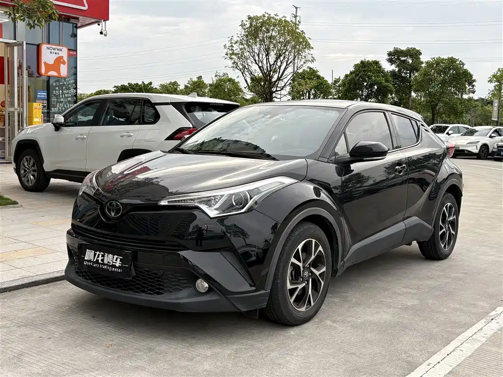 Toyota C-HR 2021 — фото 1