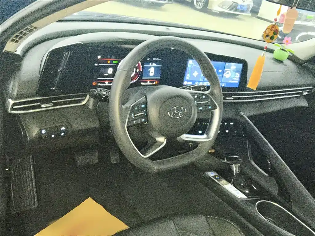 Hyundai Elantra 2021 — фото 10