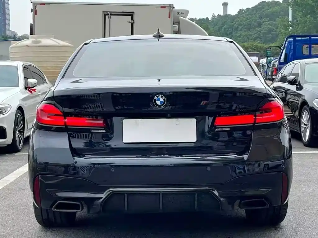 BMW 5 Series 2021 — фото 12