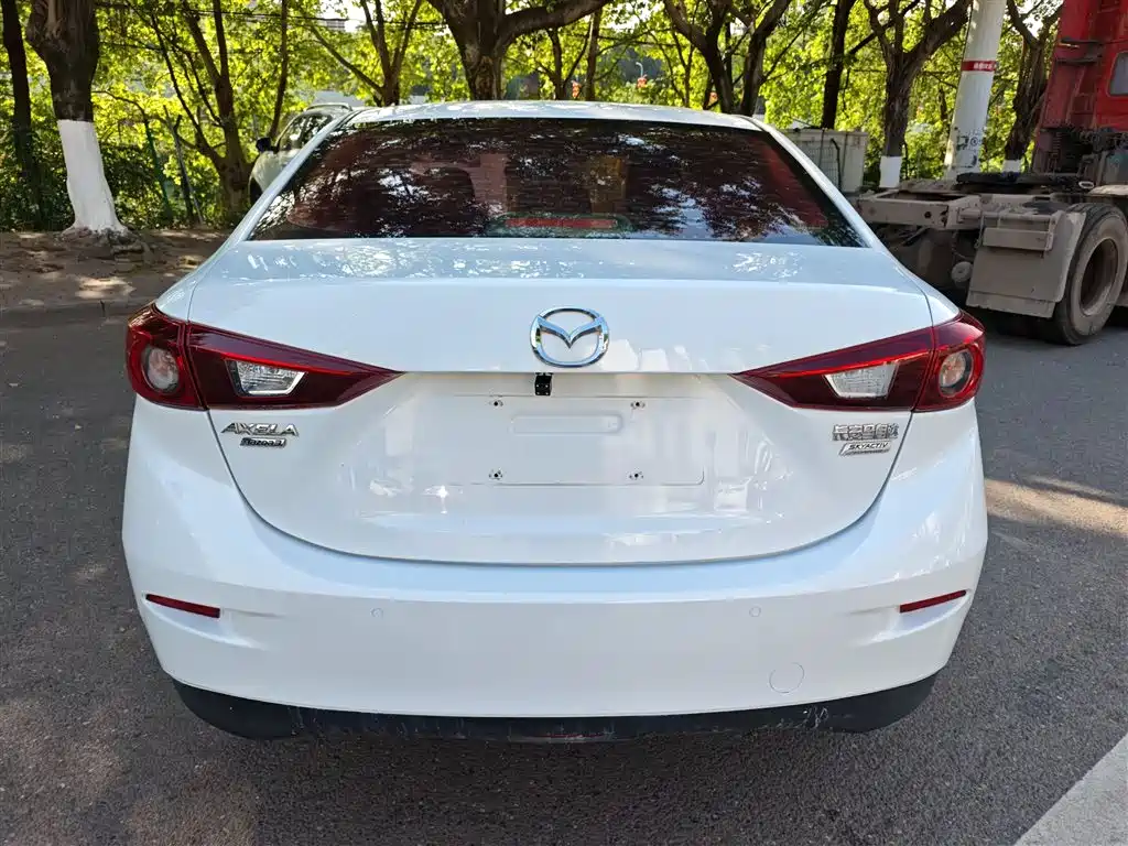 Mazda 3 Axela 2018 — фото 6