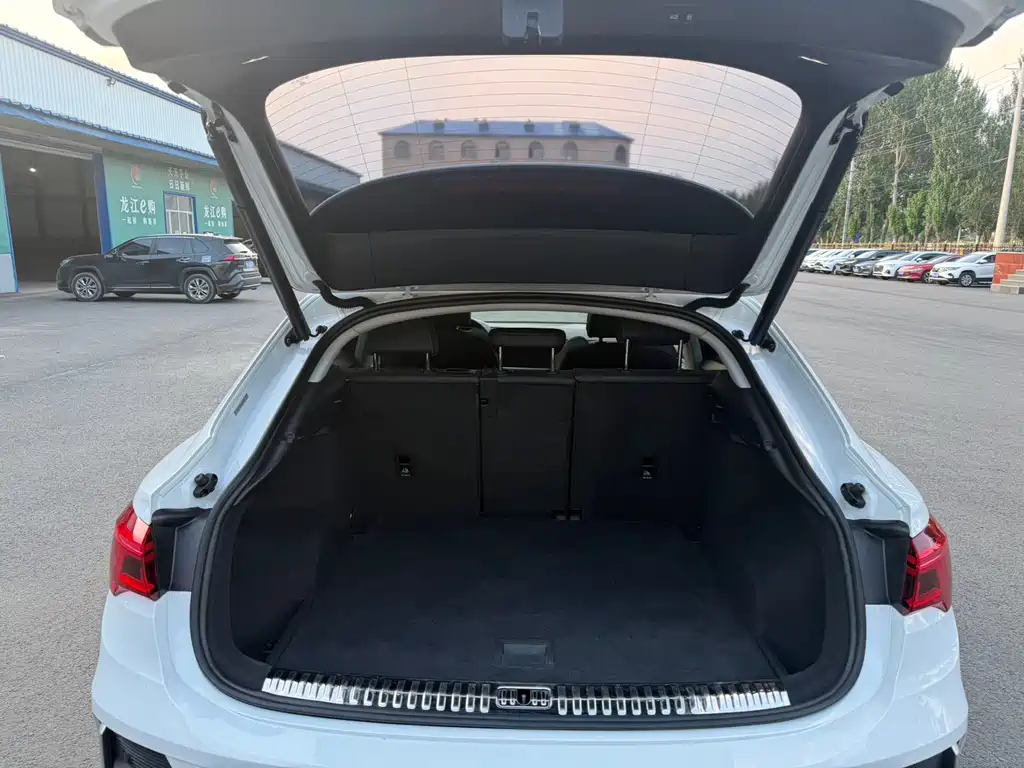Audi Q3 Sportback 2022 — фото 10