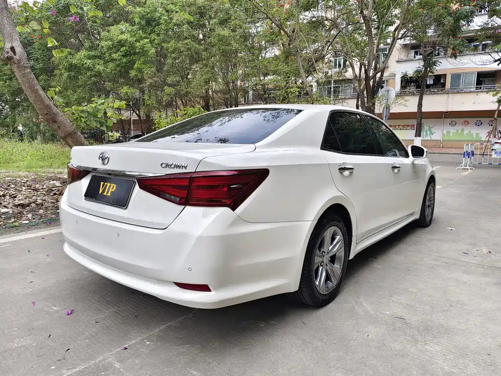 Toyota Crown 2016 — фото 4