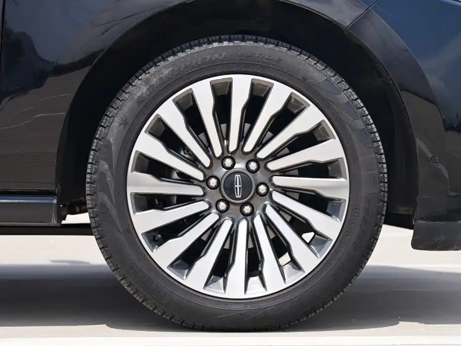 Lincoln Navigator 2021 — фото 20