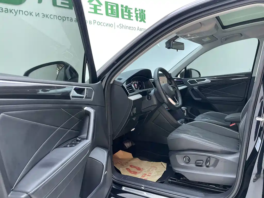Volkswagen Tiguan L 2023 — фото 11